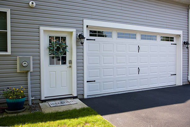 24/7 Emergency Garage Door Panel Replacement experts in Hanna City, IL